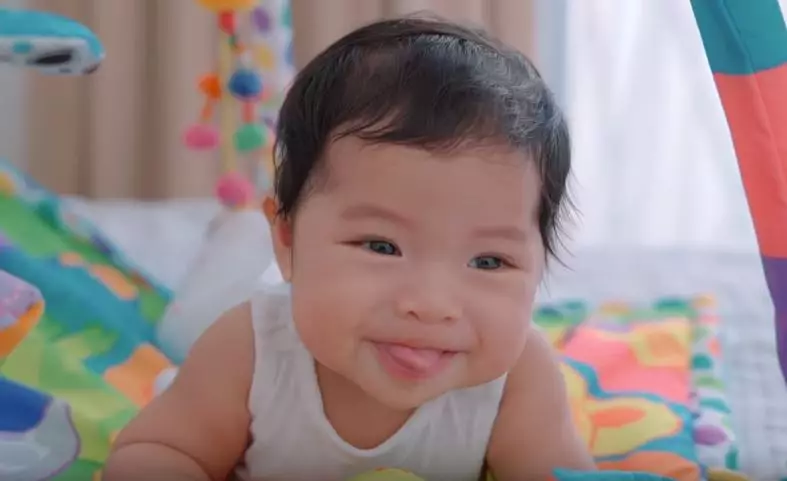 potret 5 anak seleb julurkan lidah ini bikin gemas © 2019 brilio.net