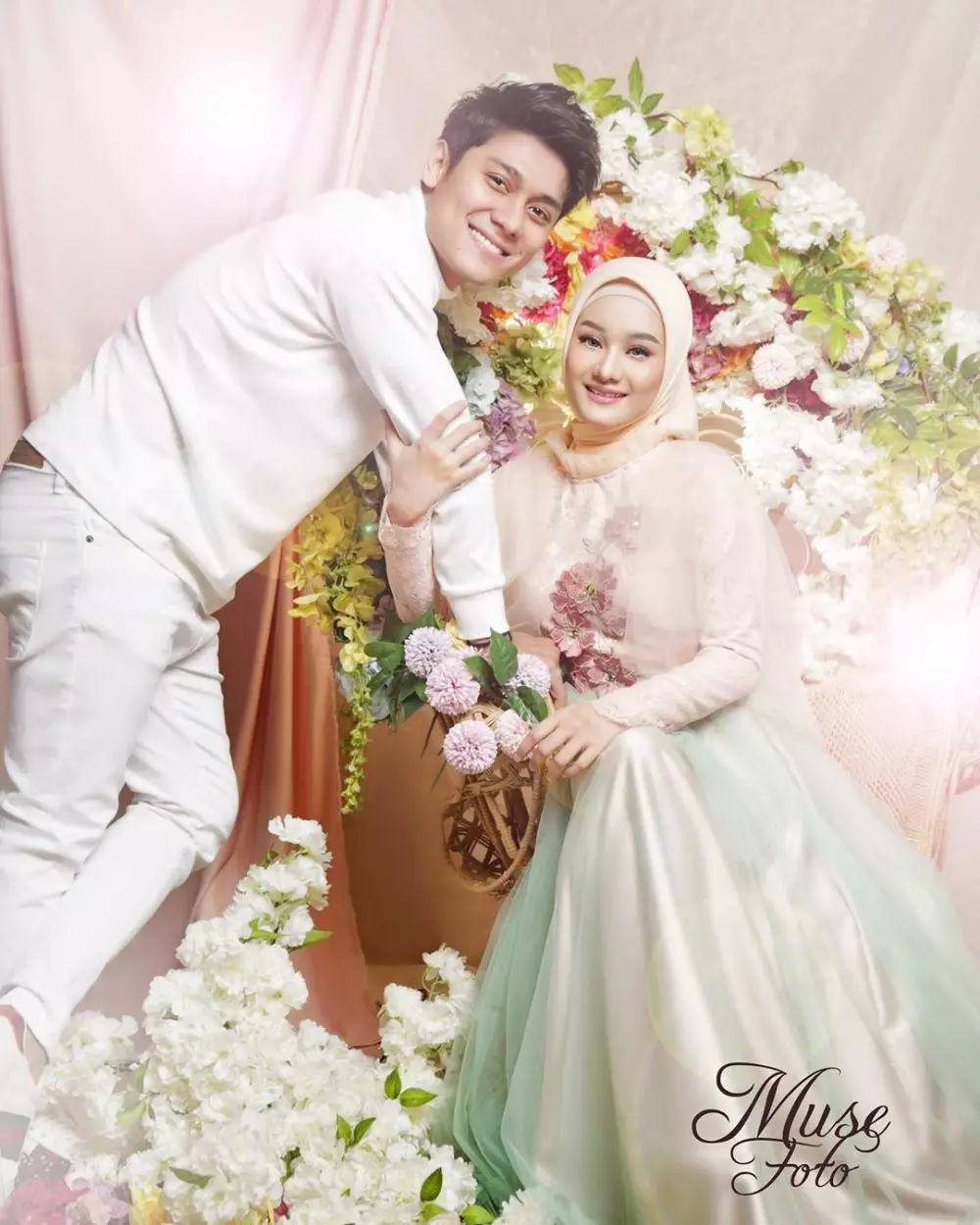 7 Gaya pemotretan Rizky Billar & Dinda Hauw ini bak prewedding instagram 