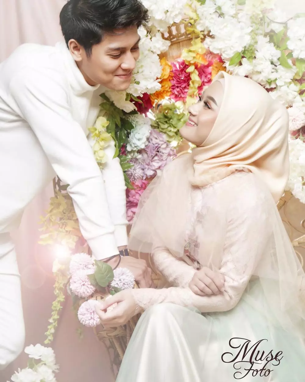 7 Gaya pemotretan Rizky Billar & Dinda Hauw ini bak prewedding instagram 