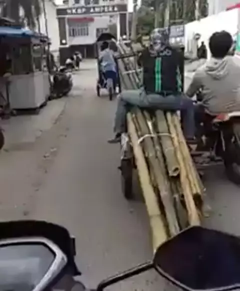 cara driver ojek online jagain bawaan © 2019 instagram.com cara driver ojek online jagain bawaan © 2019 instagram.com