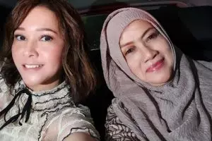 Naik jet duduk paling depan, alasan ibu Maia Estianty ini kocak