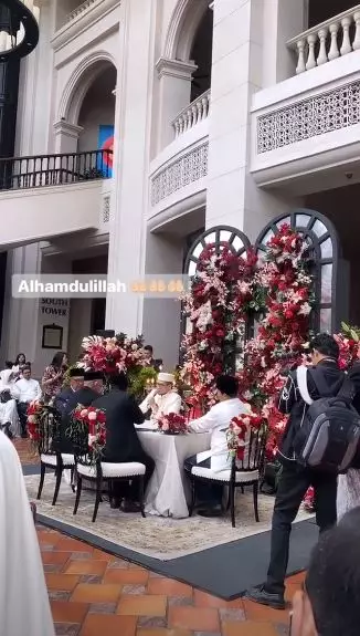 pernikahan Dian Pelangi dan Sandy Nasution © 2019 instagram.com pernikahan Dian Pelangi dan Sandy Nasution © 2019 instagram.com