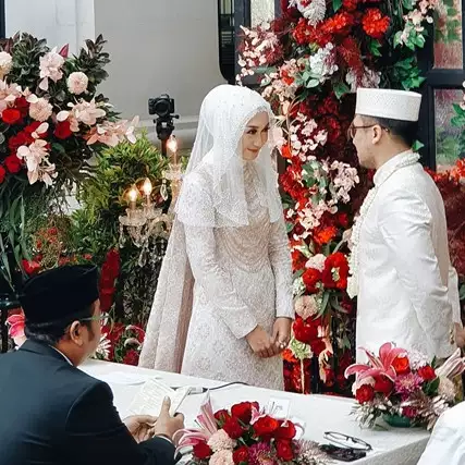 7 Momen pernikahan Dian Pelangi dan Sandy Nasution
