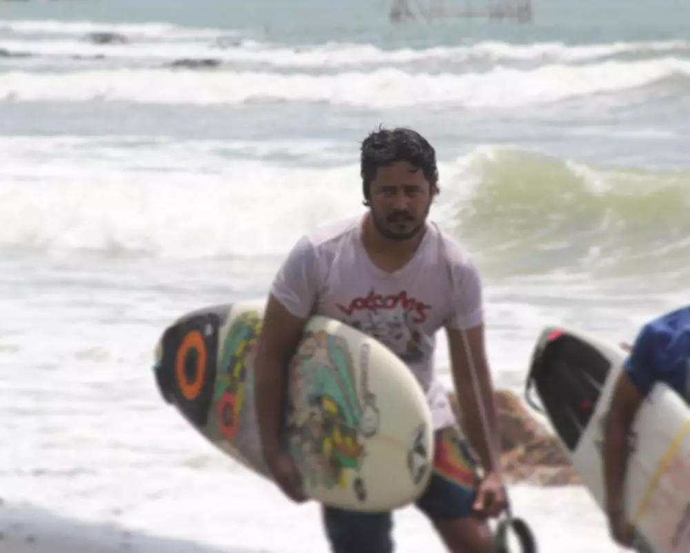 seleb surfing © 2019 brilio.net seleb surfing © 2019 brilio.net