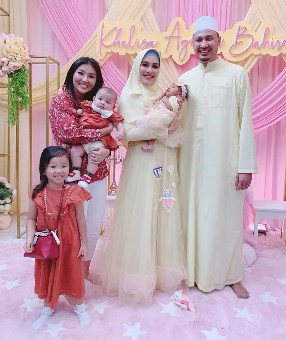 Momen akikah anak pertama Kartika Putri instagram 