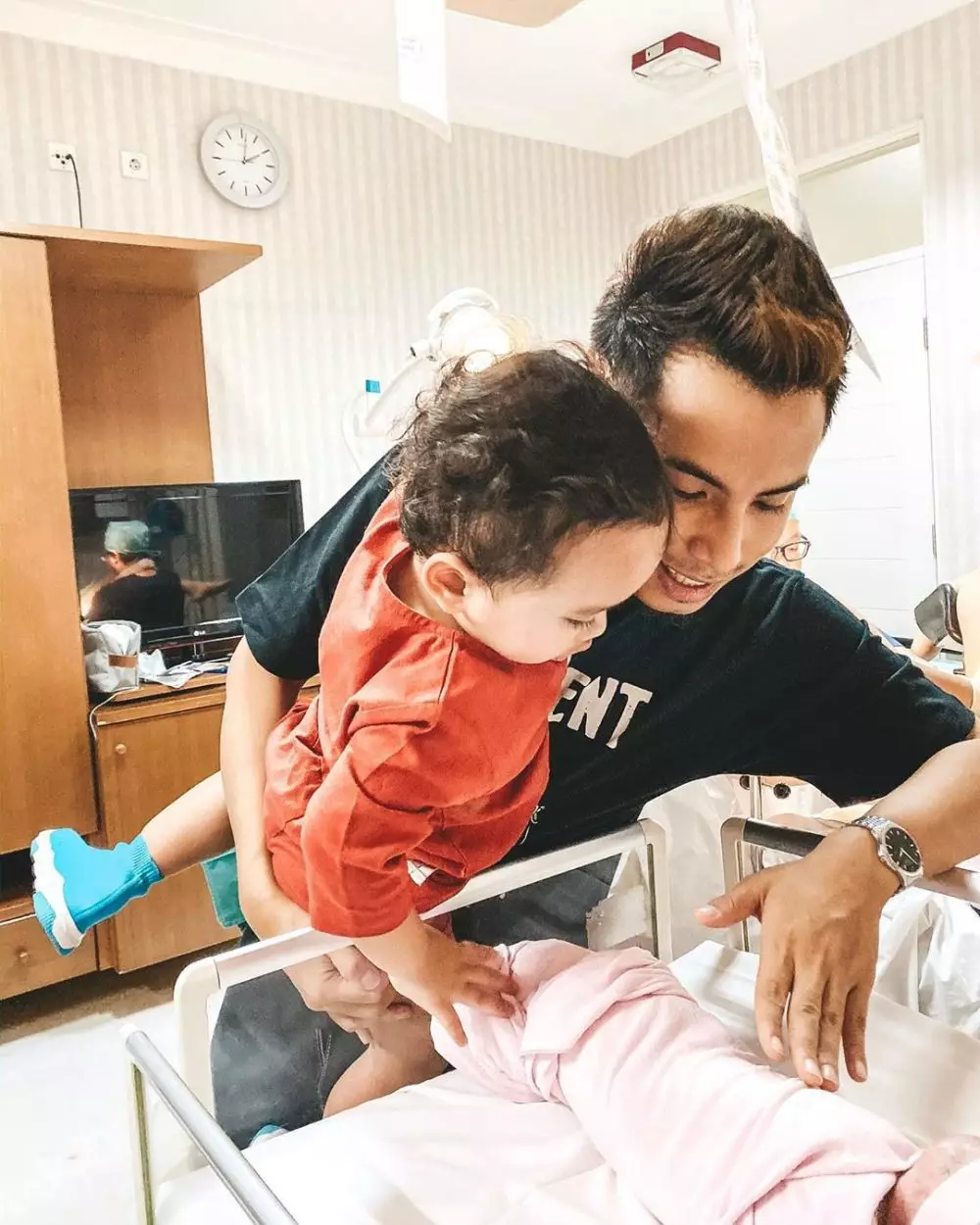 Rachel Vennya ungkap alasannya belum perlihatkan wajah bayinya Instagram Rachel Vennya ungkap alasannya belum perlihatkan wajah bayinya Instagram