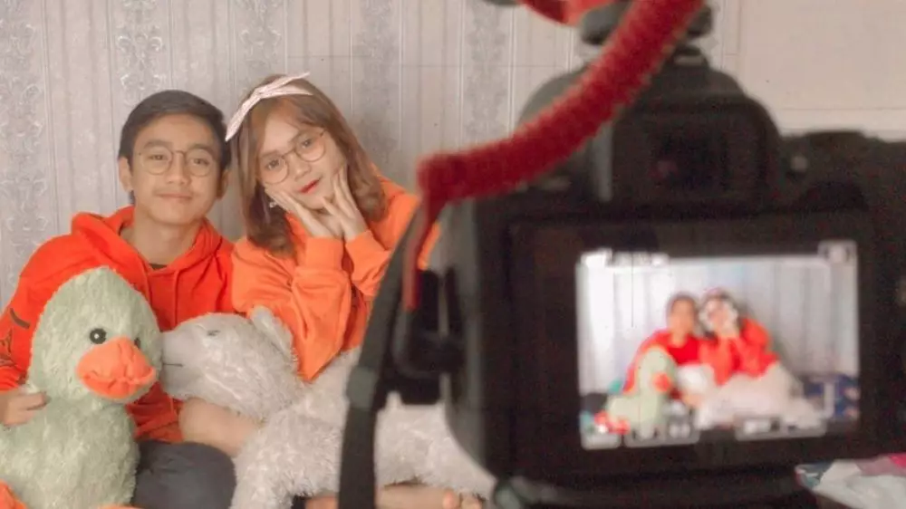 Potret terbaru Bowo Tik Tok & pacar Instagram 