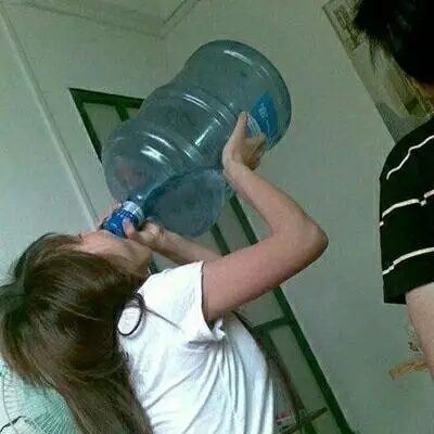 cara nyeleneh orang menikmati minuman © 2019 1cak.com cara nyeleneh orang menikmati minuman © 2019 1cak.com