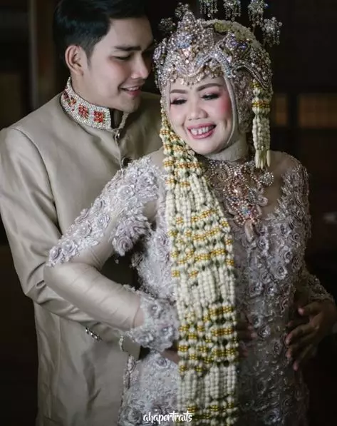 Gaya pemotretan seleb ini bak prewedding Instagram 