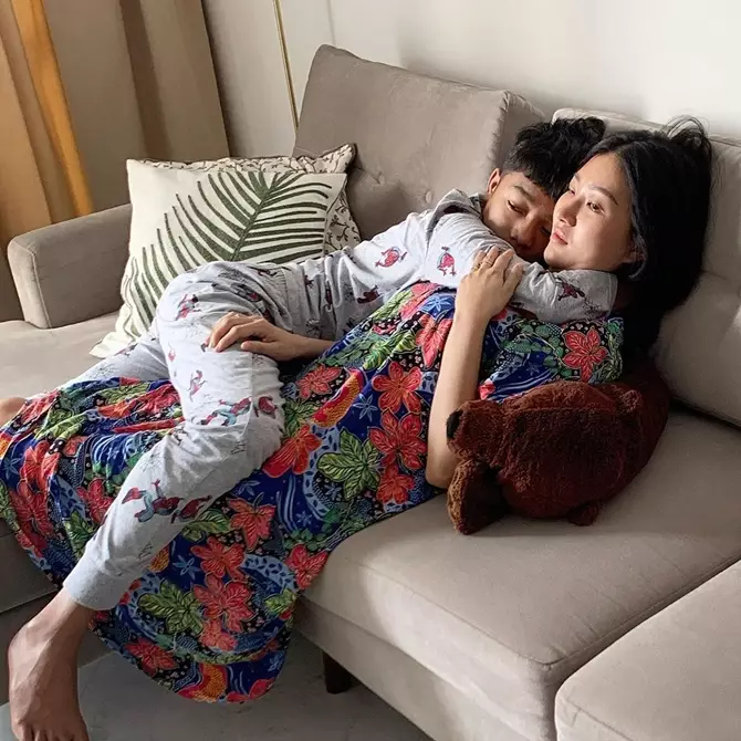 Betrand Peto juga minum ASI Sarwendah © 2019 instagram.com