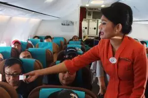 Pengumuman pramugari saat pesawat mendarat ini bikin hati ambyar