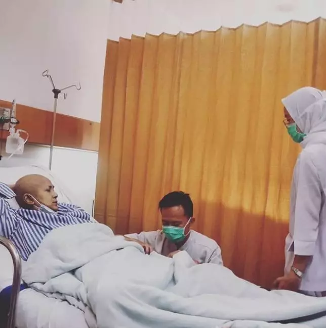 Ria Irawan dilarikan ke IGD, sang bunda juga jatuh sakit Liputan6