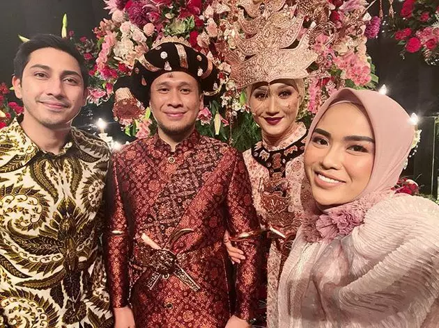 penampilan 13 seleb di pernikahan dian pelangi  Instagram