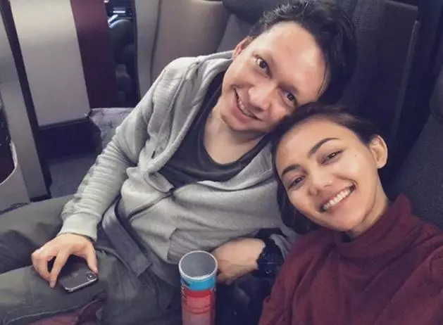 momen bulan madu rina nose  Instagram