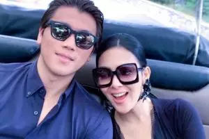 Tak bisa jauh dari Syahrini, perlakuan Reino Barack bikin baper