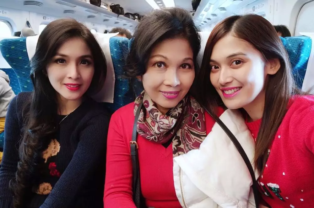 Momen Sandra Dewi dan ibunya Instagram 