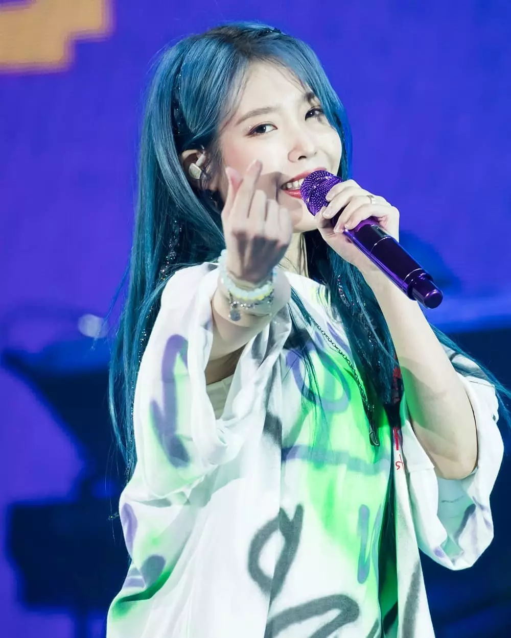 Potret cantik IU dengan rambut biru © 2019 brilio.net Potret cantik IU dengan rambut biru © 2019 brilio.net