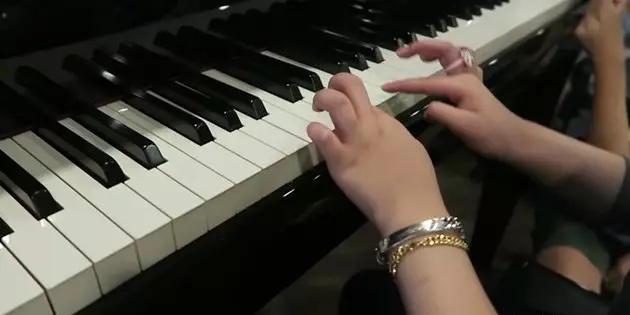 shakira anak denada jalan-jalan  YouTube shakira anak denada jalan-jalan  YouTube