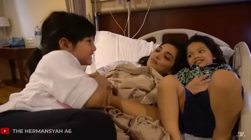 7 Potret Ashanty saat jalani perawatan di rumah sakit Instagram/@ashanty_ash 7 Potret Ashanty saat jalani perawatan di rumah sakit Instagram/@ashanty_ash