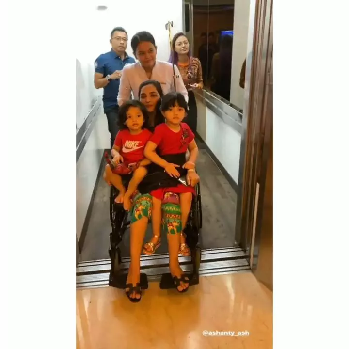 7 Potret Ashanty saat jalani perawatan di rumah sakit Instagram/@ashanty_ash 7 Potret Ashanty saat jalani perawatan di rumah sakit Instagram/@ashanty_ash