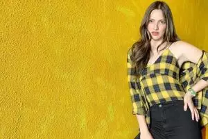 Kenakan mini dress pink, gaya Nia Ramadhani ini jadi sorotan