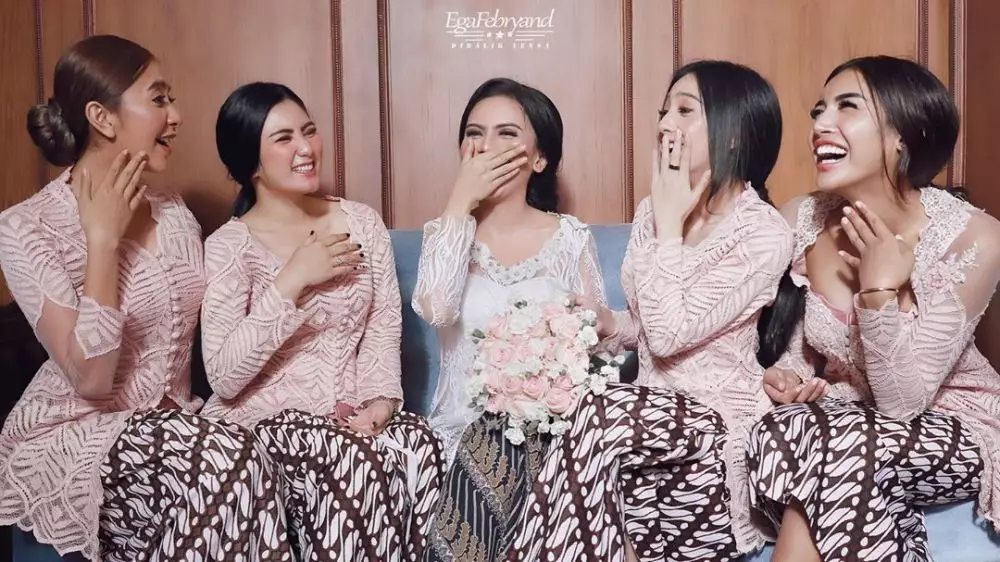 5 Potret persahabatan Anggita Sari & Millendaru, kompak © 2019 brilio.net