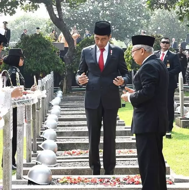 ma'ruf amin pakai celana panjang  Instagram ma'ruf amin pakai celana panjang  Instagram