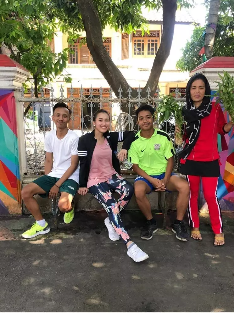 Ayu Ting Ting dan tetangga Instagram  Ayu Ting Ting dan tetangga Instagram