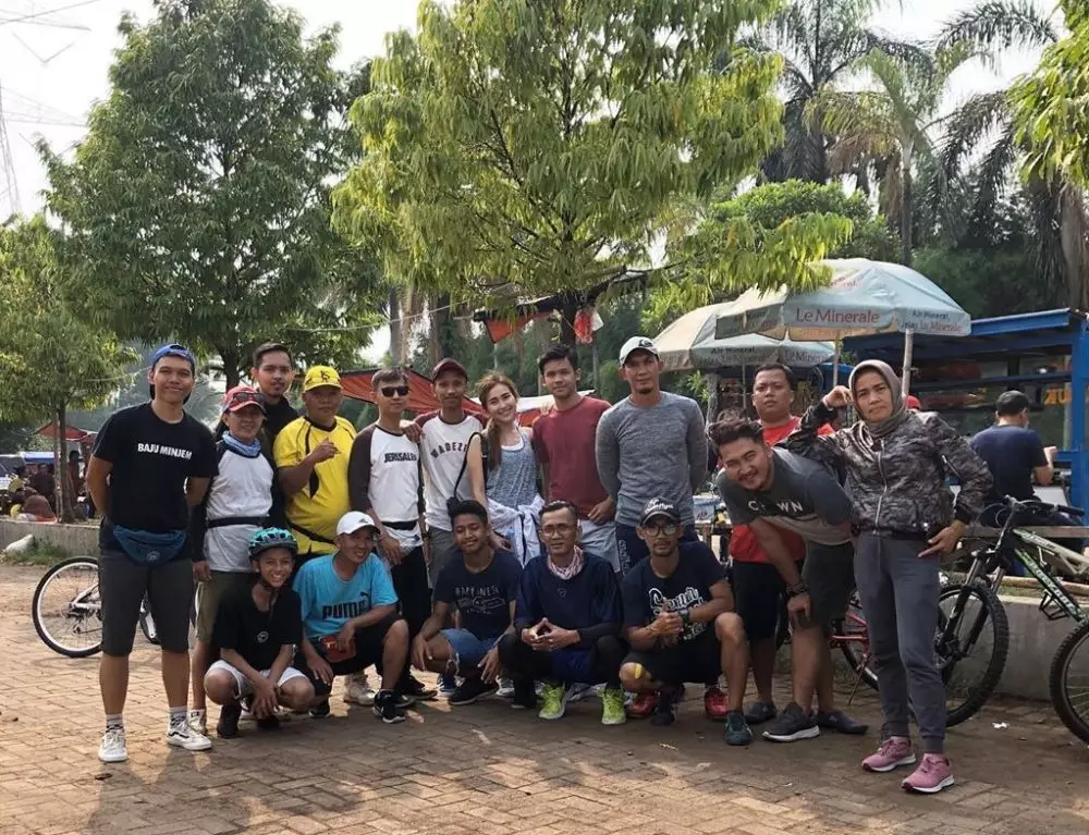 Ayu Ting Ting dan tetangga Instagram  Ayu Ting Ting dan tetangga Instagram