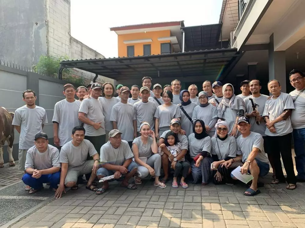 Ayu Ting Ting dan tetangga Instagram  Ayu Ting Ting dan tetangga Instagram