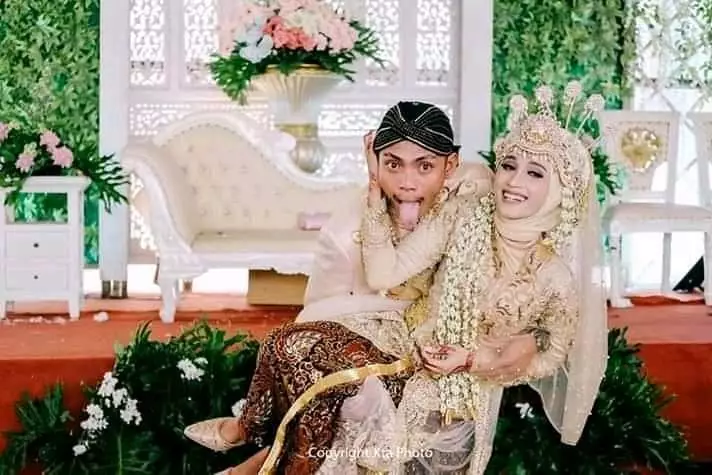 pengantin pria tingkahnya ngakak © berbagai sumber