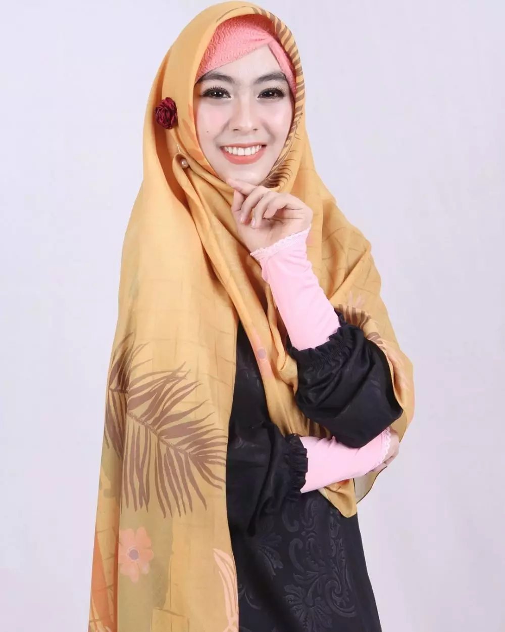  Potret Shindy kakak Ria Ricis yang jadi dokter Instagram 