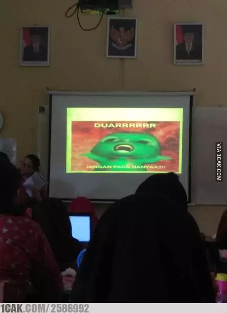 presentasi di sekolah absurd © 2019 1cak.com