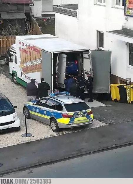 benda nyeleneh dibawa truk © 2019 1cak.com