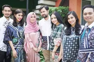 Sudah menikah, 5 seleb ini masih tinggal bareng orangtua