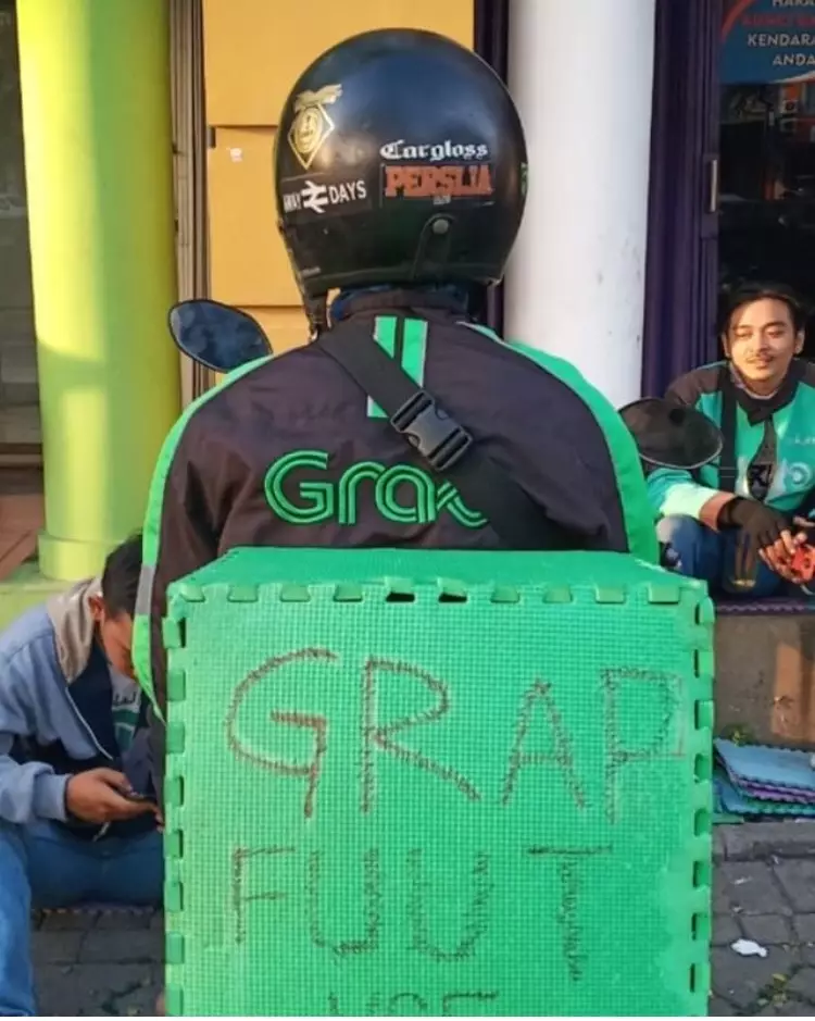 momen driver ojek online antar pesanan © 2019 instagram.com momen driver ojek online antar pesanan © 2019 instagram.com