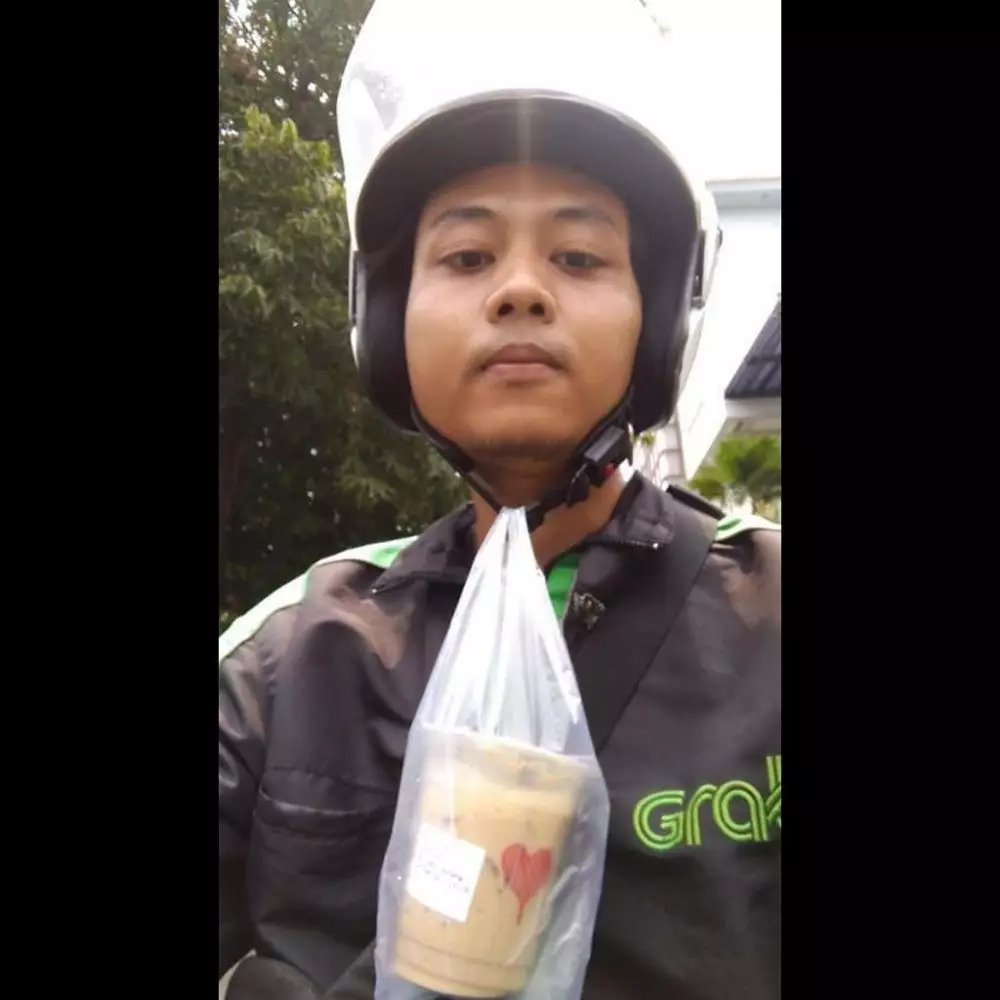 momen driver ojek online antar pesanan © 2019 instagram.com momen driver ojek online antar pesanan © 2019 instagram.com