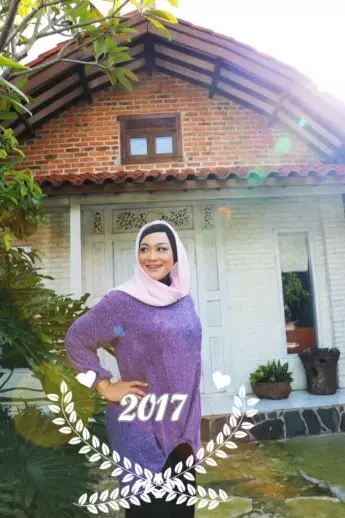 Penampakan rumah Dewi Hughes YouTube