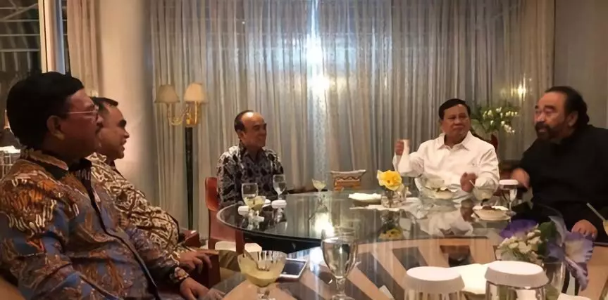 ruang makan politisi luas mewah © berbagai sumber ruang makan politisi luas mewah © berbagai sumber
