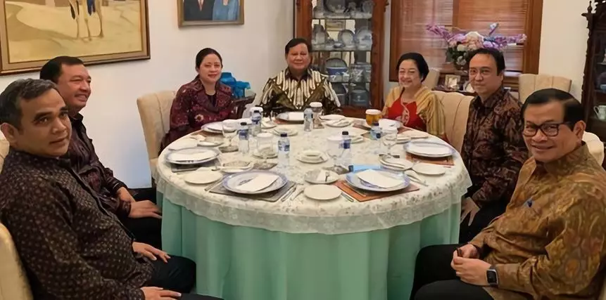 ruang makan politisi luas mewah © berbagai sumber ruang makan politisi luas mewah © berbagai sumber