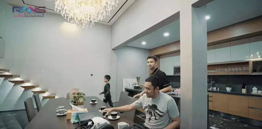 ruang makan politisi luas mewah © berbagai sumber ruang makan politisi luas mewah © berbagai sumber