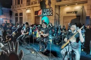 Padi Reborn ngamen di Kota Lama Semarang, bikin heboh pengunjung