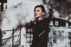 Selain Agnez Mo, 6 artis Indonesia ini juga berkiprah di AS