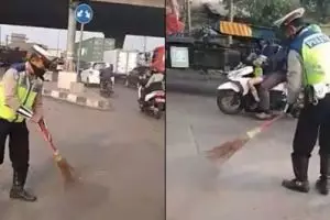 Viral polisi menyapu jalanan kotor di Jakarta, ini kisahnya