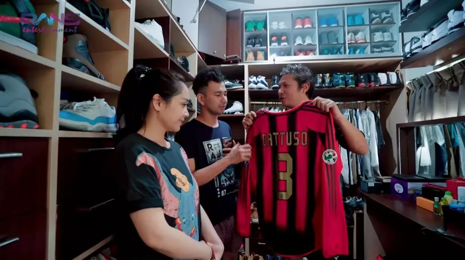 Penampakan walk in closet seleb ganteng Instagram  Penampakan walk in closet seleb ganteng Instagram