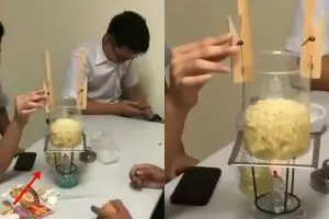 Kelakuan murid saat praktikum Kimia ini bikin tepuk jidat