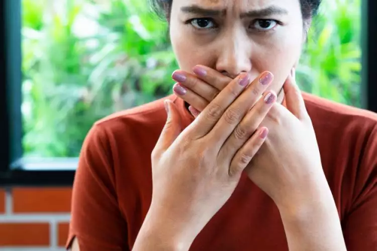 8 Cara menghilangkan bau mulut akibat gigi berlubang