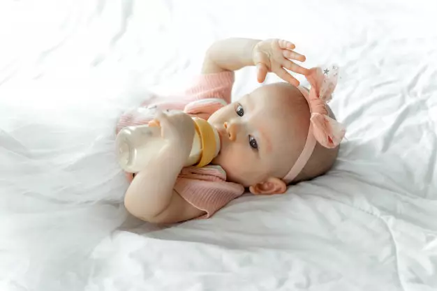 mengatasi kulit kering bayi © 2019 freepik.com mengatasi kulit kering bayi © 2019 freepik.com