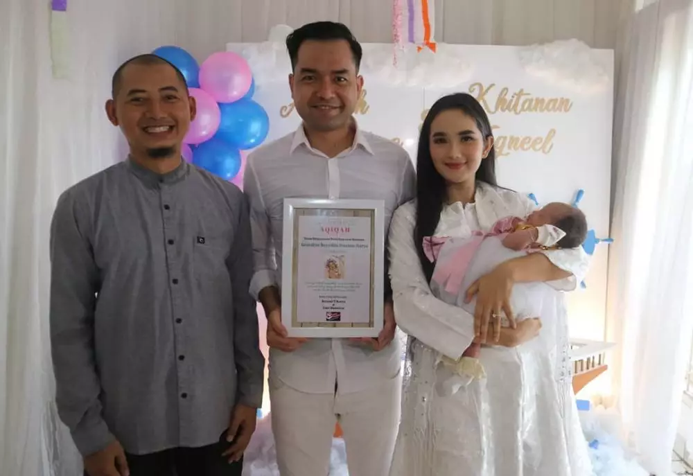 10 Momen akikah anak kedua Faby Marcelia, konsep serba putih instagram 