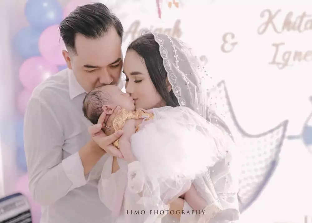 10 Momen akikah anak kedua Faby Marcelia, konsep serba putih instagram 